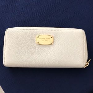 MK white wallet